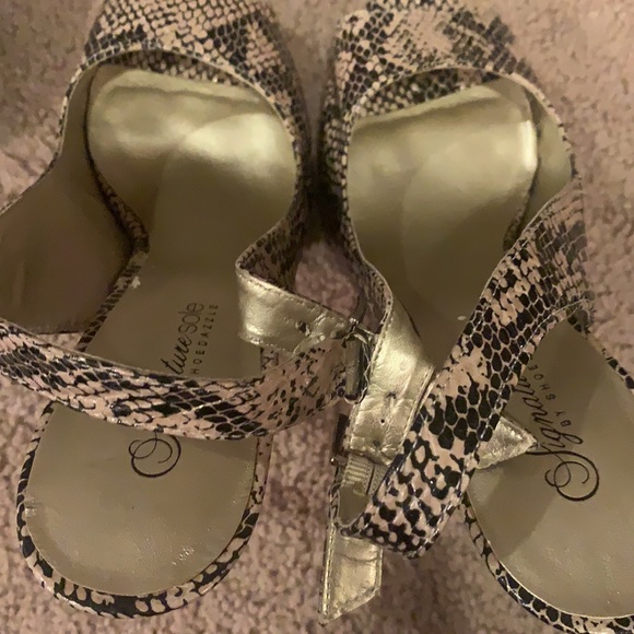 Woman’s 3 Pair of Heels Bundle - Picture 9 of 11